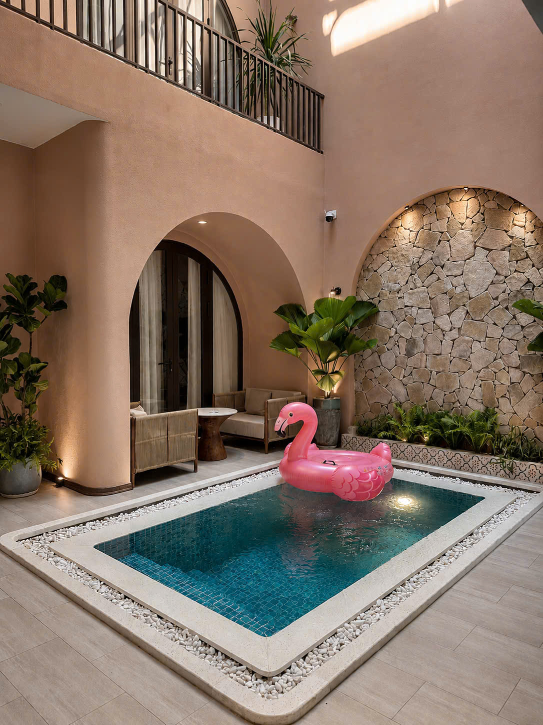Không gian phòng nghỉ và hồ bơi — SoHo Boutique Hotel Quảng Ngãi